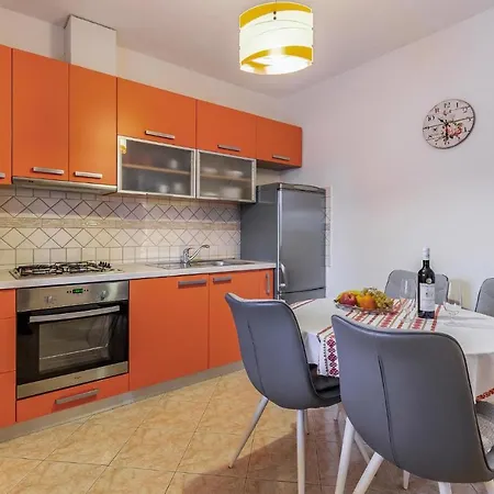 1 Bedroom Stunning In דירה *