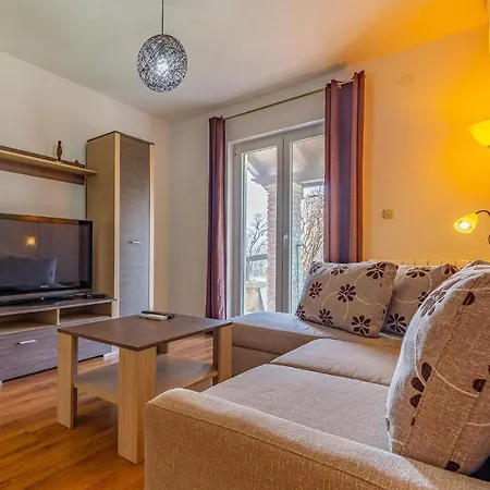 1 Bedroom Stunning In דירה