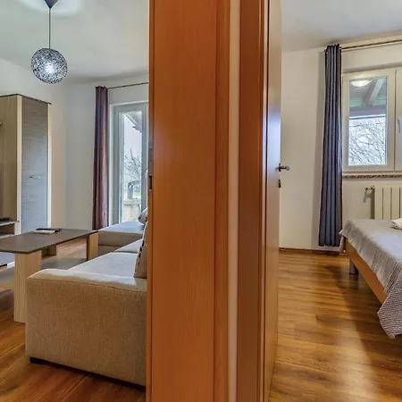 1 Bedroom Stunning In דירה